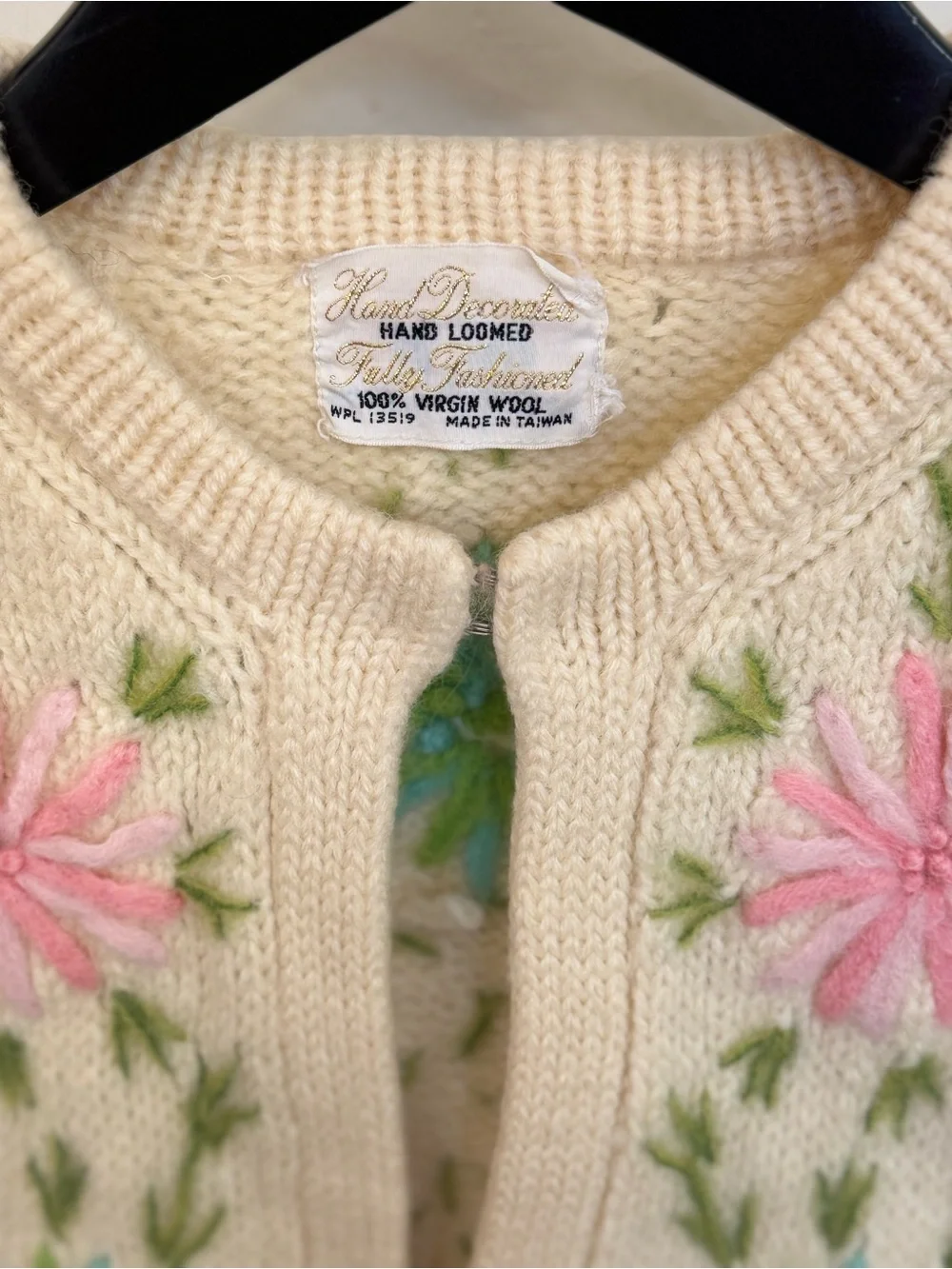 Vtg 60s 70s Hand Loomed 100% Virgin Wool Floral Embroidered Cardigan Sweater S/M - Picture 2 of 9